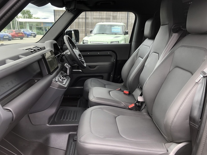 Used Land Rover Defender 2025 for sale - 77365289: Photo 27