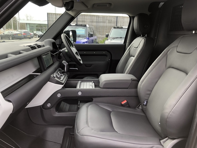 Used Land Rover Defender 90 2022 for sale - 77365247: Photo 25