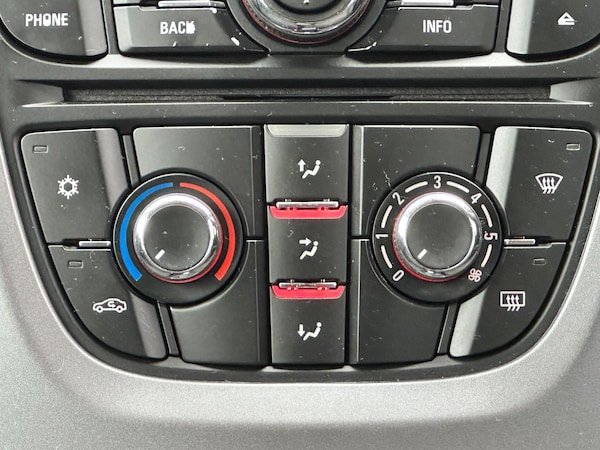 Used Vauxhall Astra 2015 for sale - 75213704: Photo 89