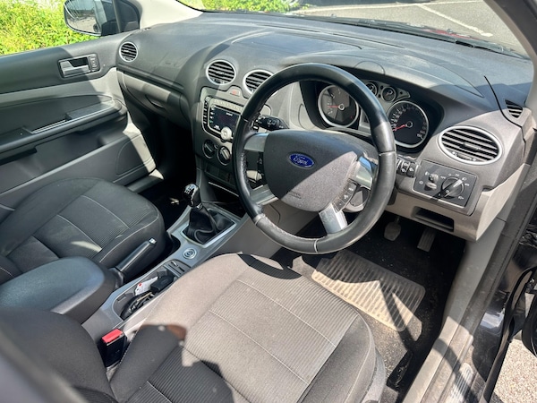 Used Ford Focus 2010 for sale - 74888083: Photo 15
