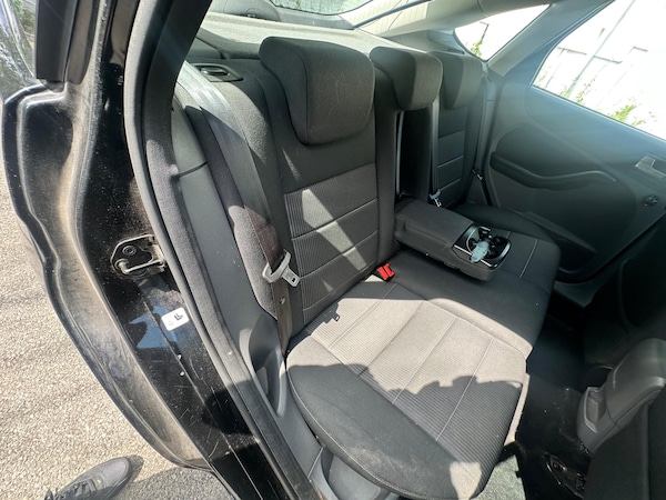 Used Ford Focus 2010 for sale - 74888083: Photo 18