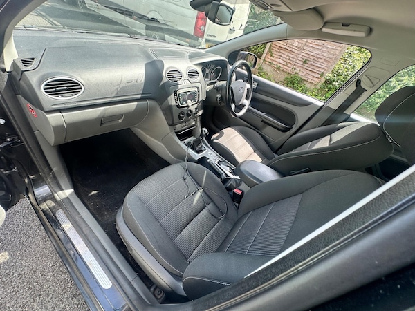 Used Ford Focus 2010 for sale - 74888083: Photo 19