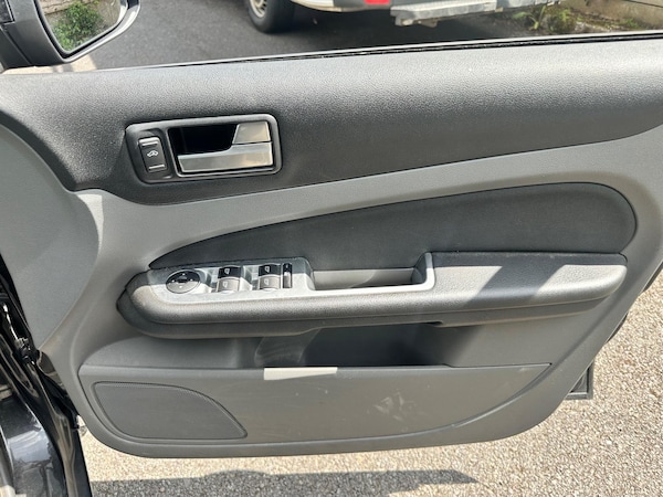 Used Ford Focus 2010 for sale - 74888083: Photo 40