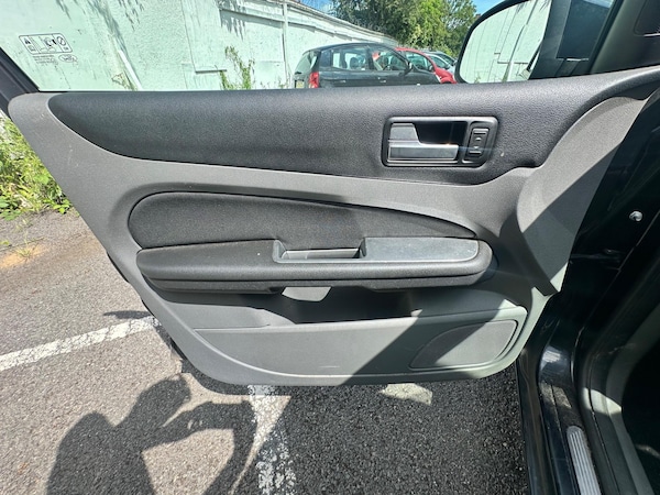 Used Ford Focus 2010 for sale - 74888083: Photo 44