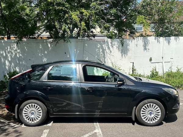 Used Ford Focus 2010 for sale - 74888083: Photo 8