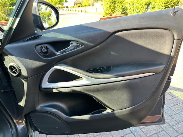Used Vauxhall Zafira Tourer 2013 for sale - 74047864: Photo 79