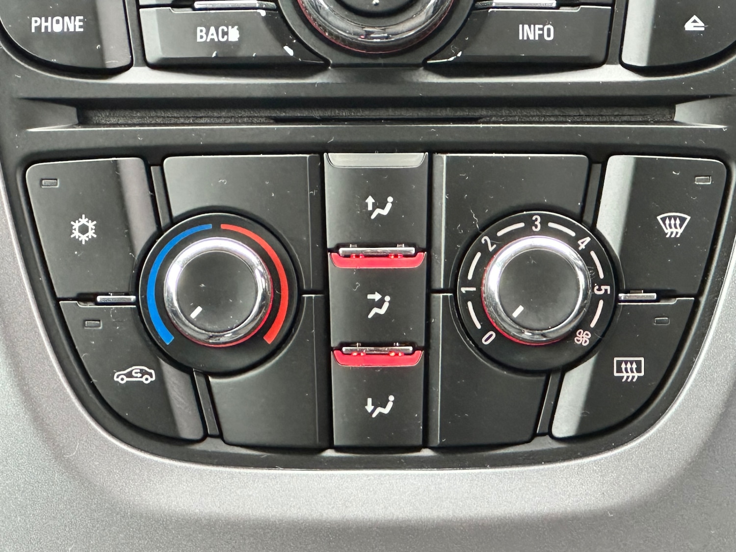 Used Vauxhall Astra 2015 for sale - 77329503: Photo 86