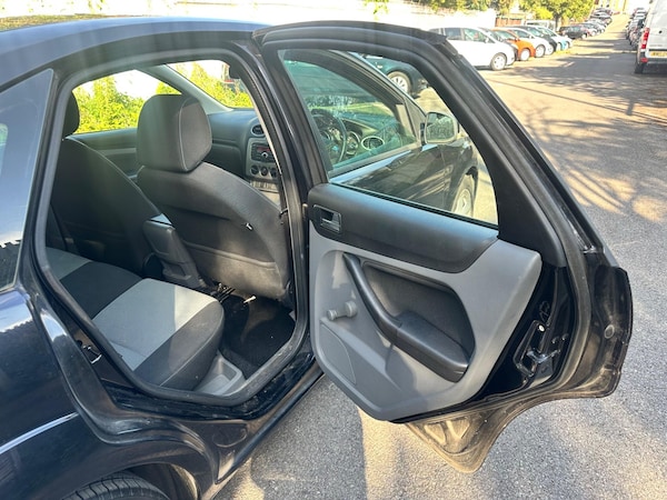 Used Ford Focus 2010 for sale - 75646228: Photo 26