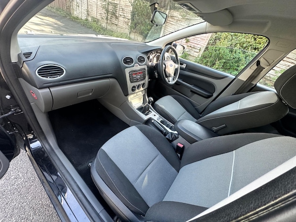 Used Ford Focus 2010 for sale - 75646228: Photo 31
