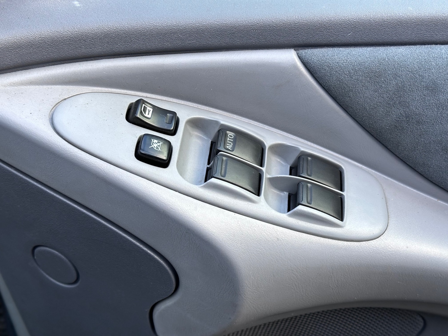 Used Nissan Almera Tino 2004 for sale - 77326195: Photo 13