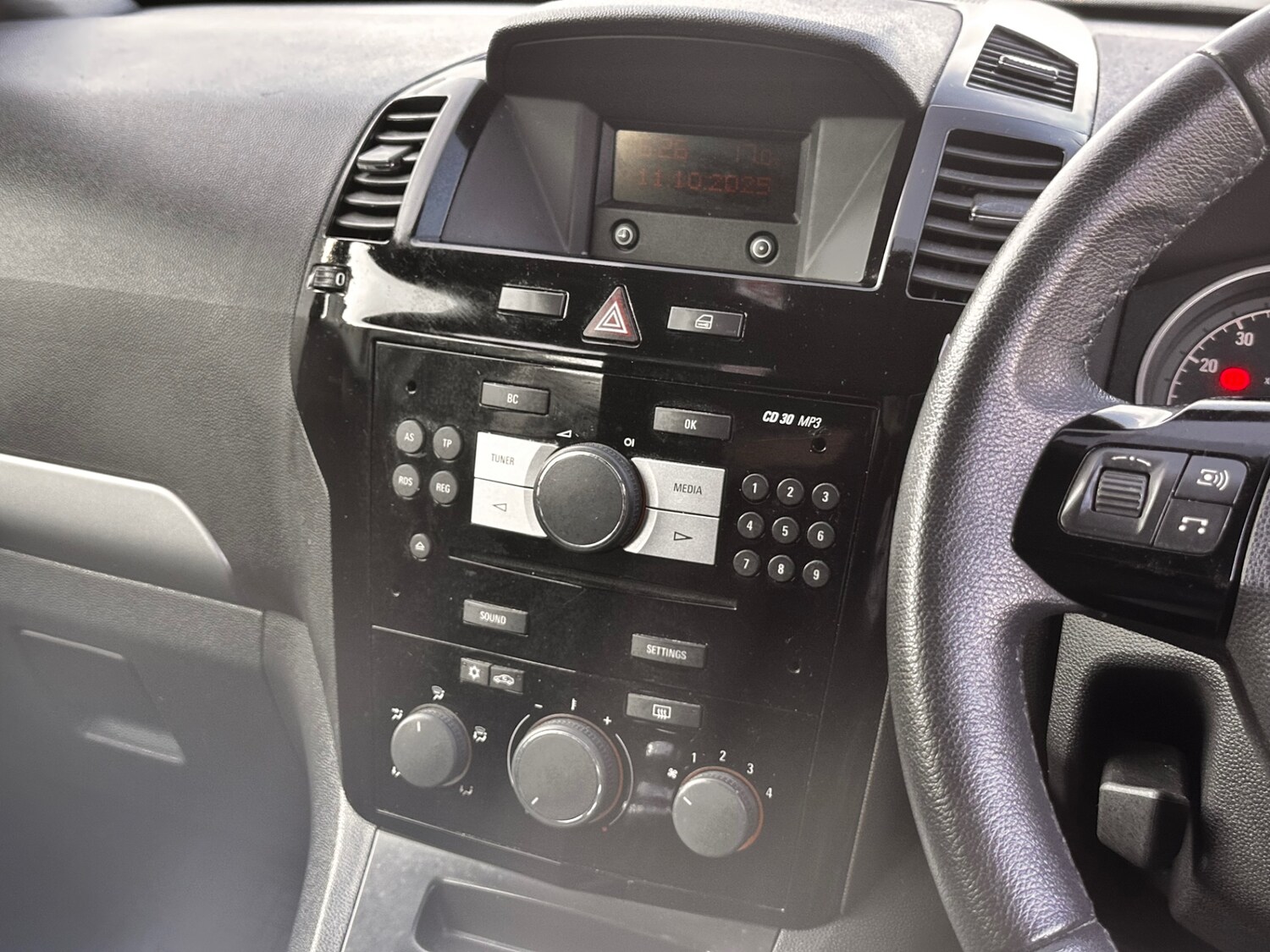 Used Vauxhall Zafira 2013 for sale - 77329506: Photo 92