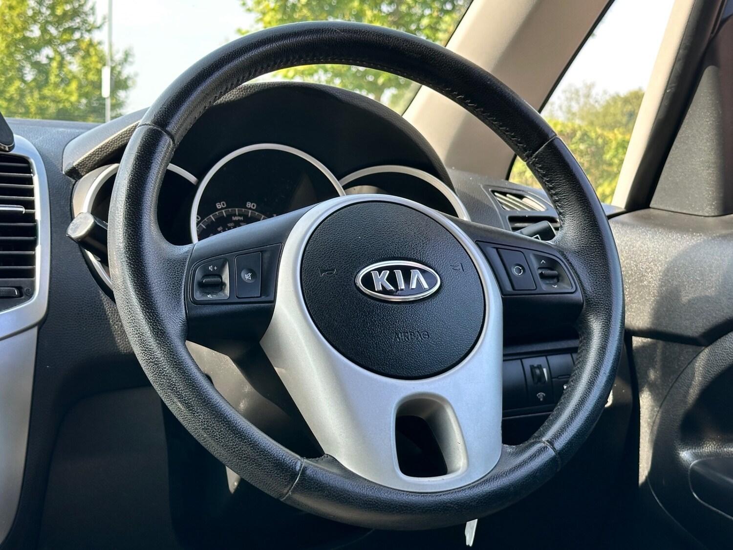 Used Kia Venga 2010 for sale - 77335699: Photo 84