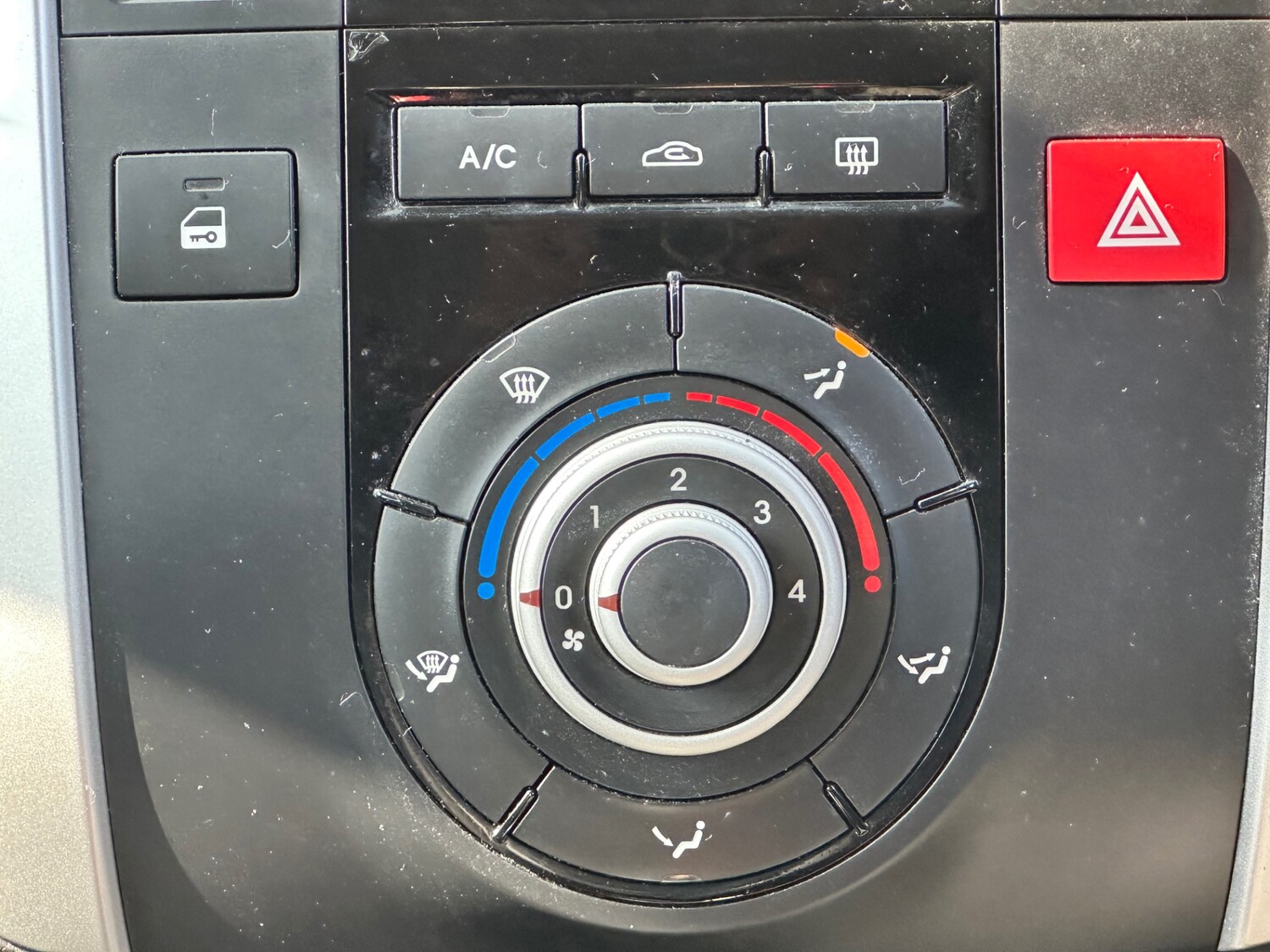 Used Kia Venga 2010 for sale - 77335699: Photo 89