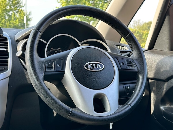 Used Kia Venga 2010 for sale - 75539407: Photo 84