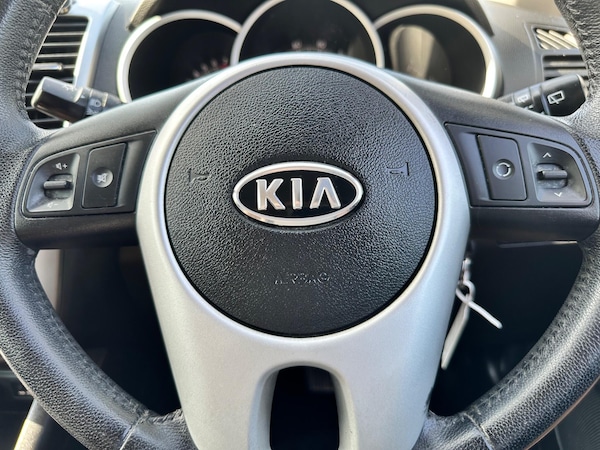 Used Kia Venga 2010 for sale - 75539407: Photo 92