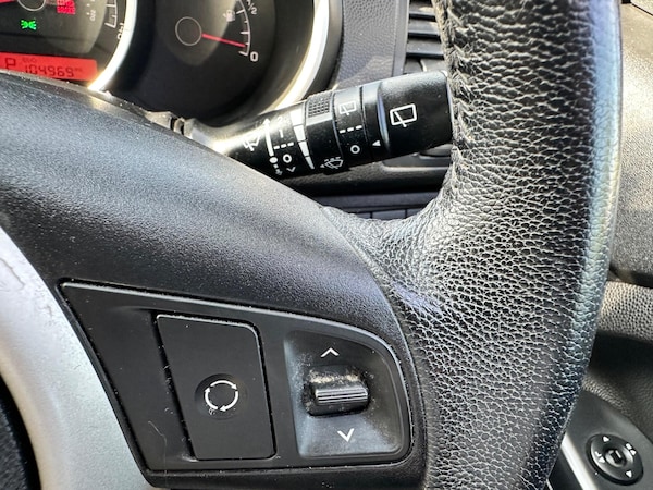 Used Kia Venga 2010 for sale - 75539407: Photo 95