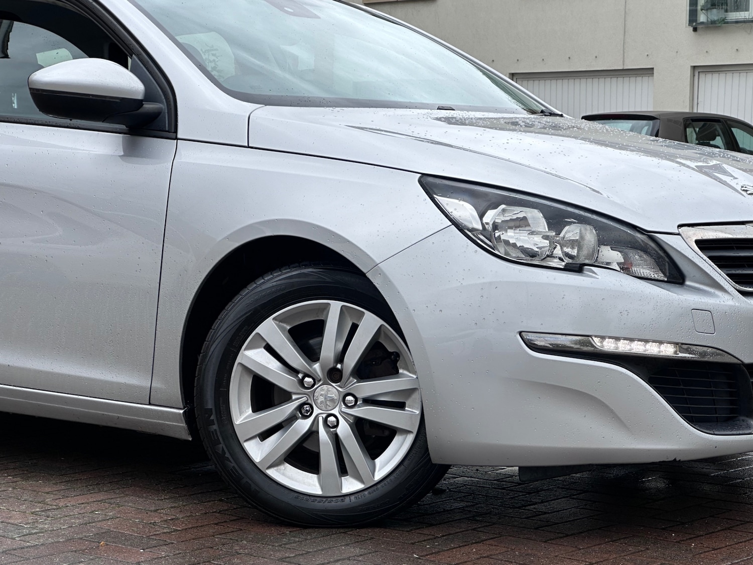 Used Peugeot 308 2017 for sale - 77329303: Photo 4
