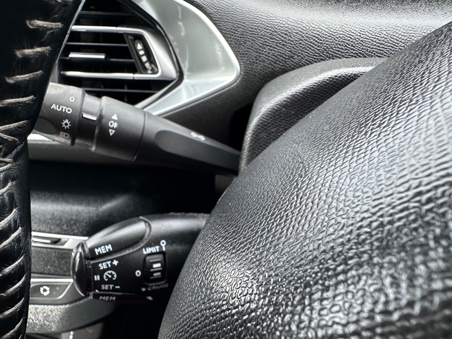 Used Peugeot 308 2017 for sale - 77329303: Photo 92