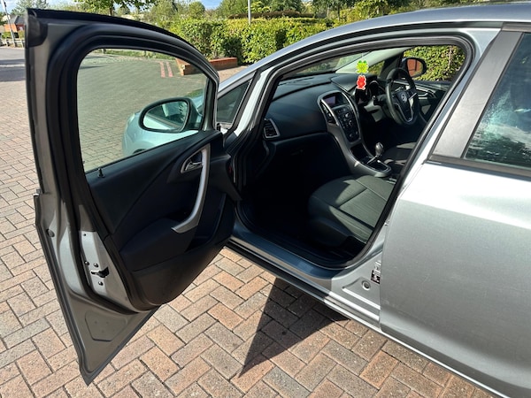 Used Vauxhall Astra 2011 for sale - 74959004: Photo 75