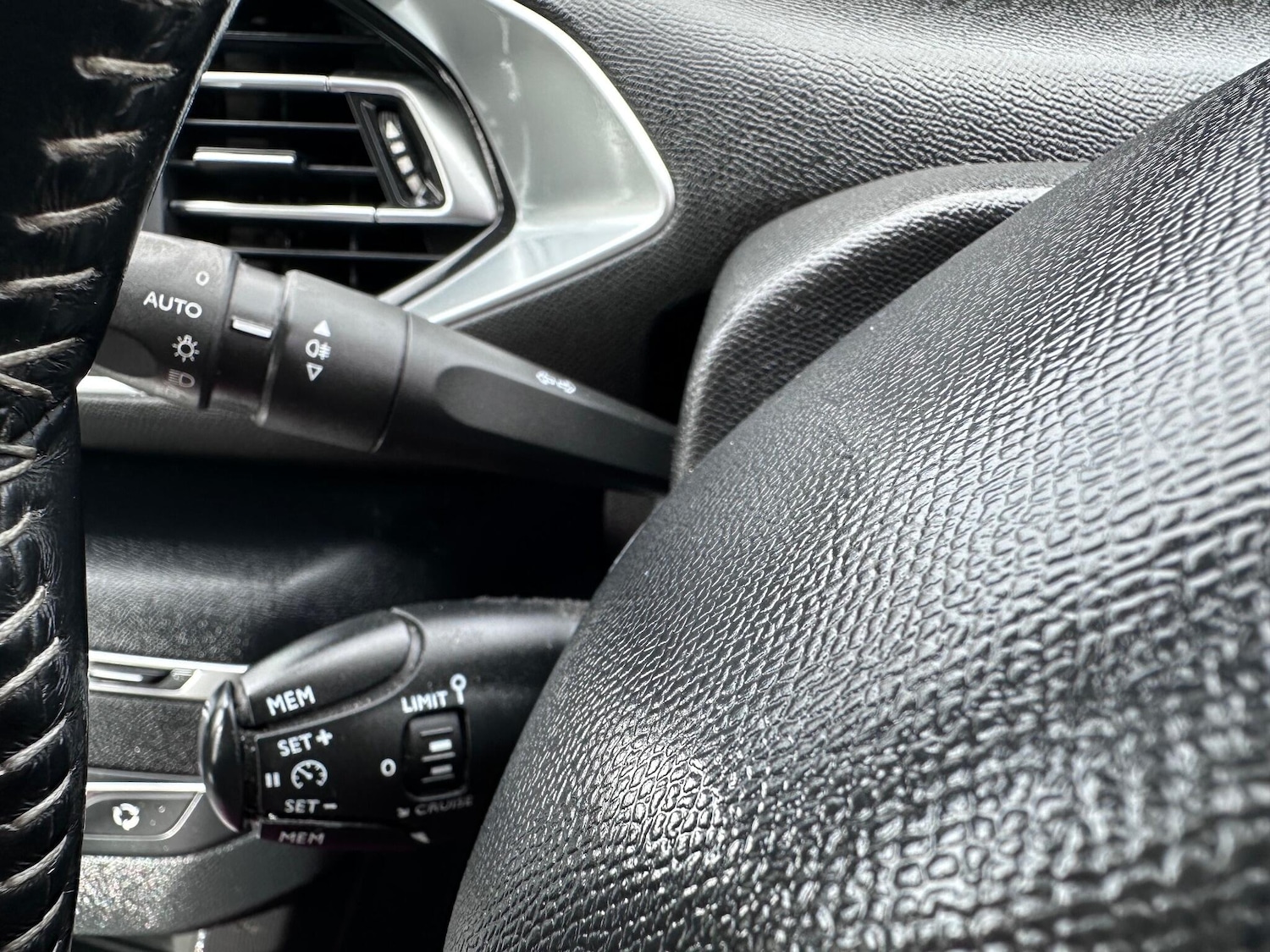 Used Peugeot 308 SW 2017 for sale - 75539881: Photo 83