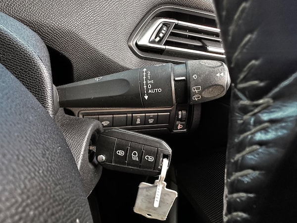 Used Peugeot 308 SW 2017 for sale - 75539881: Photo 90
