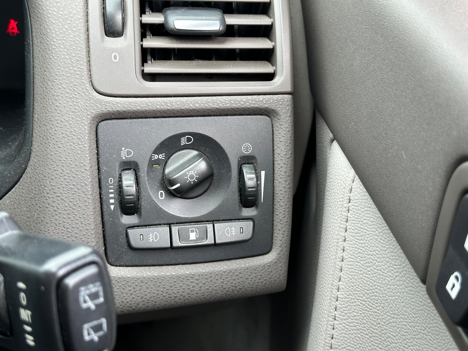 Used Volvo V50 2009 for sale - 76041702: Photo 99