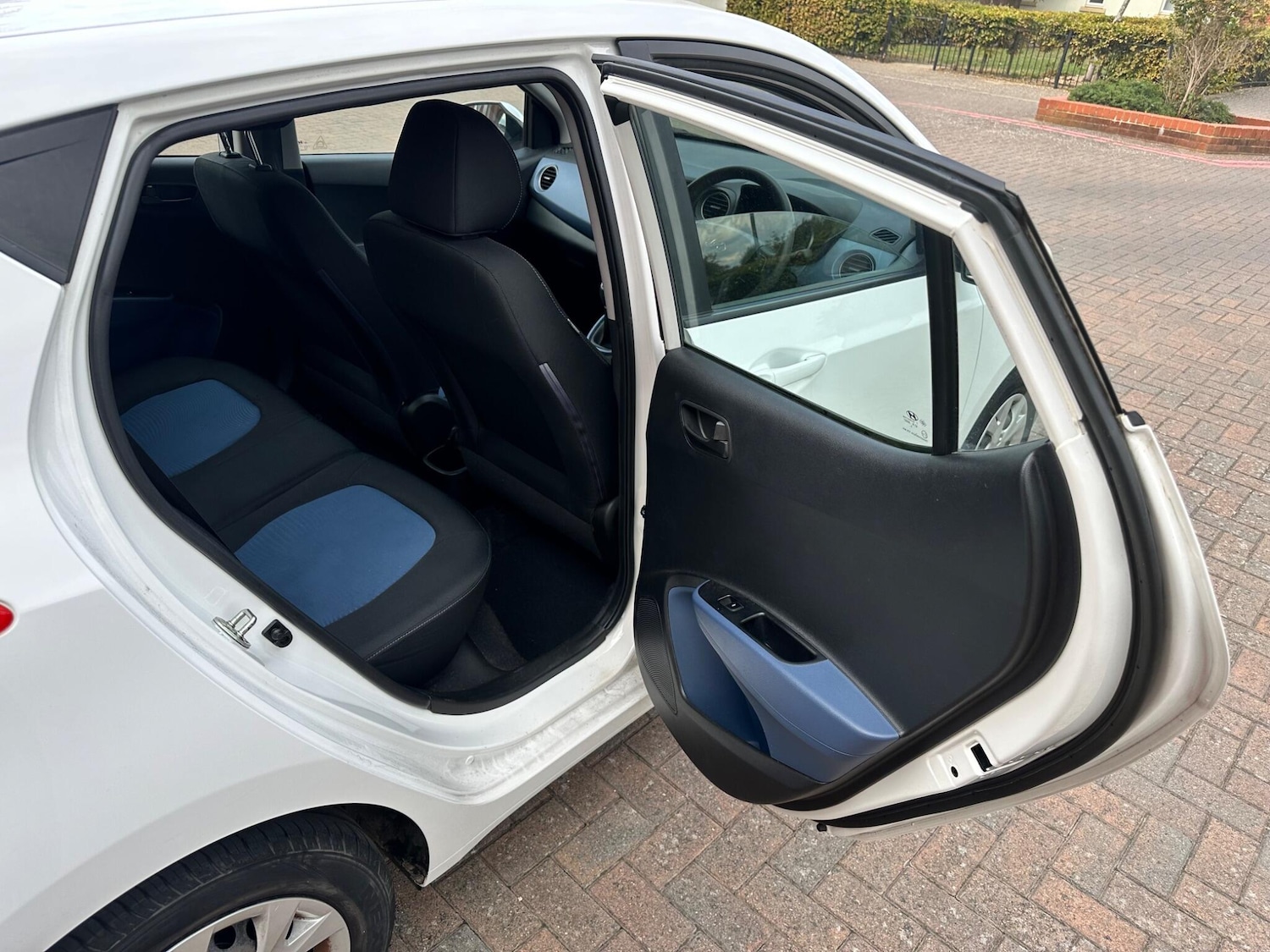 Used Hyundai i10 2014 for sale - 76094769: Photo 63