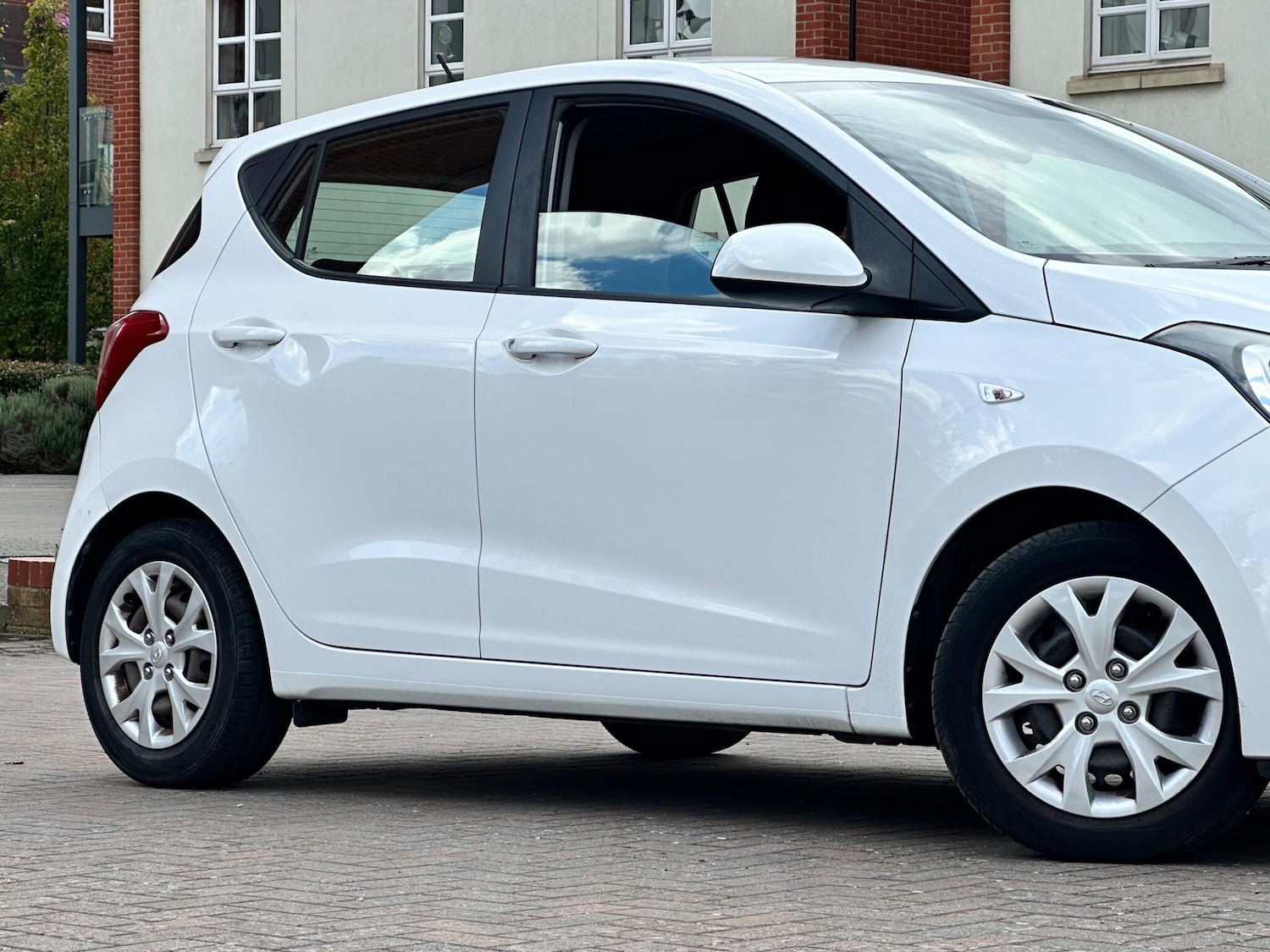 Used Hyundai i10 2014 for sale - 76094769: Photo 7