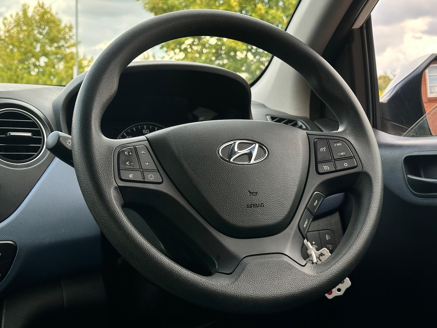 Used Hyundai i10 2014 for sale - 76094769: Photo 84
