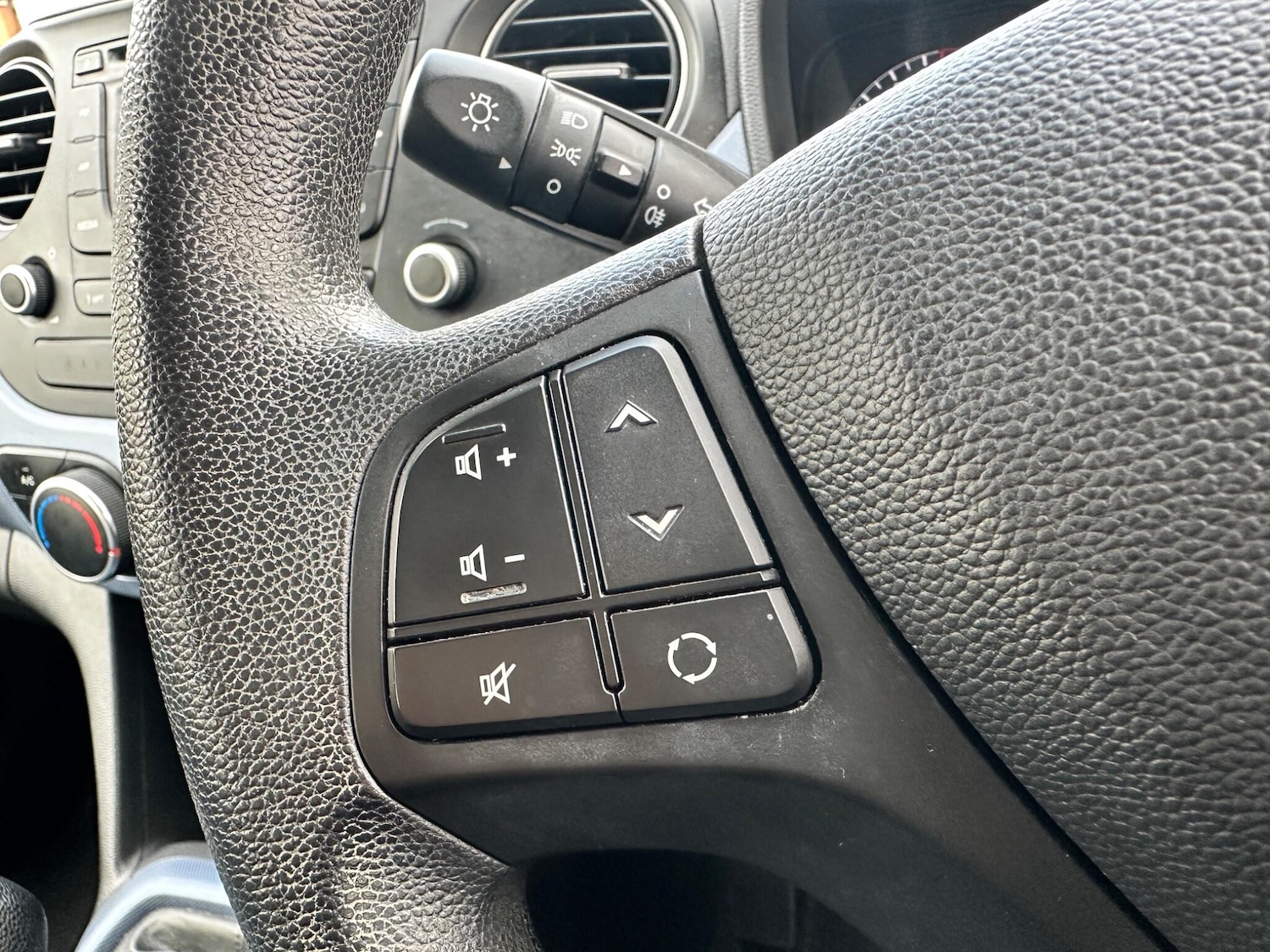 Used Hyundai i10 2014 for sale - 76094769: Photo 95