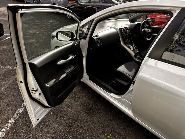 Used Toyota Auris 2011 for sale - 76174819: Photo 27