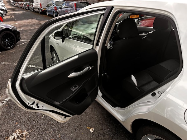 Used Toyota Auris 2011 for sale - 76174819: Photo 32
