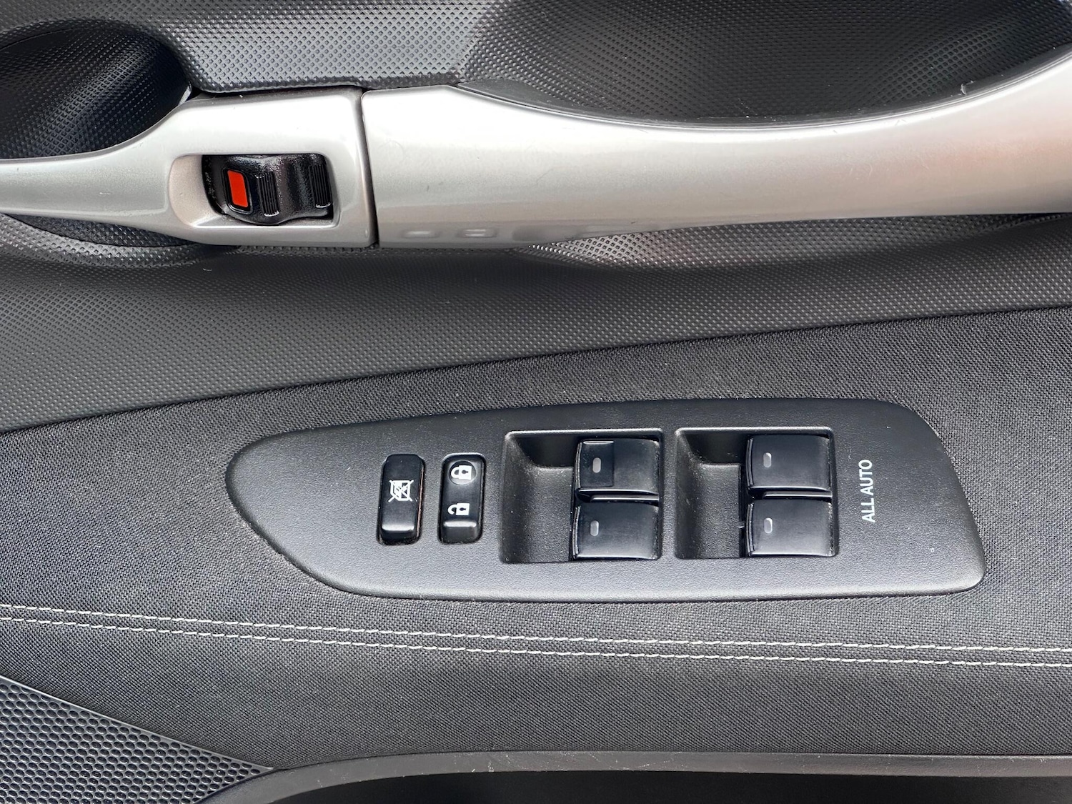 Used Toyota Auris 2011 for sale - 76174819: Photo 65