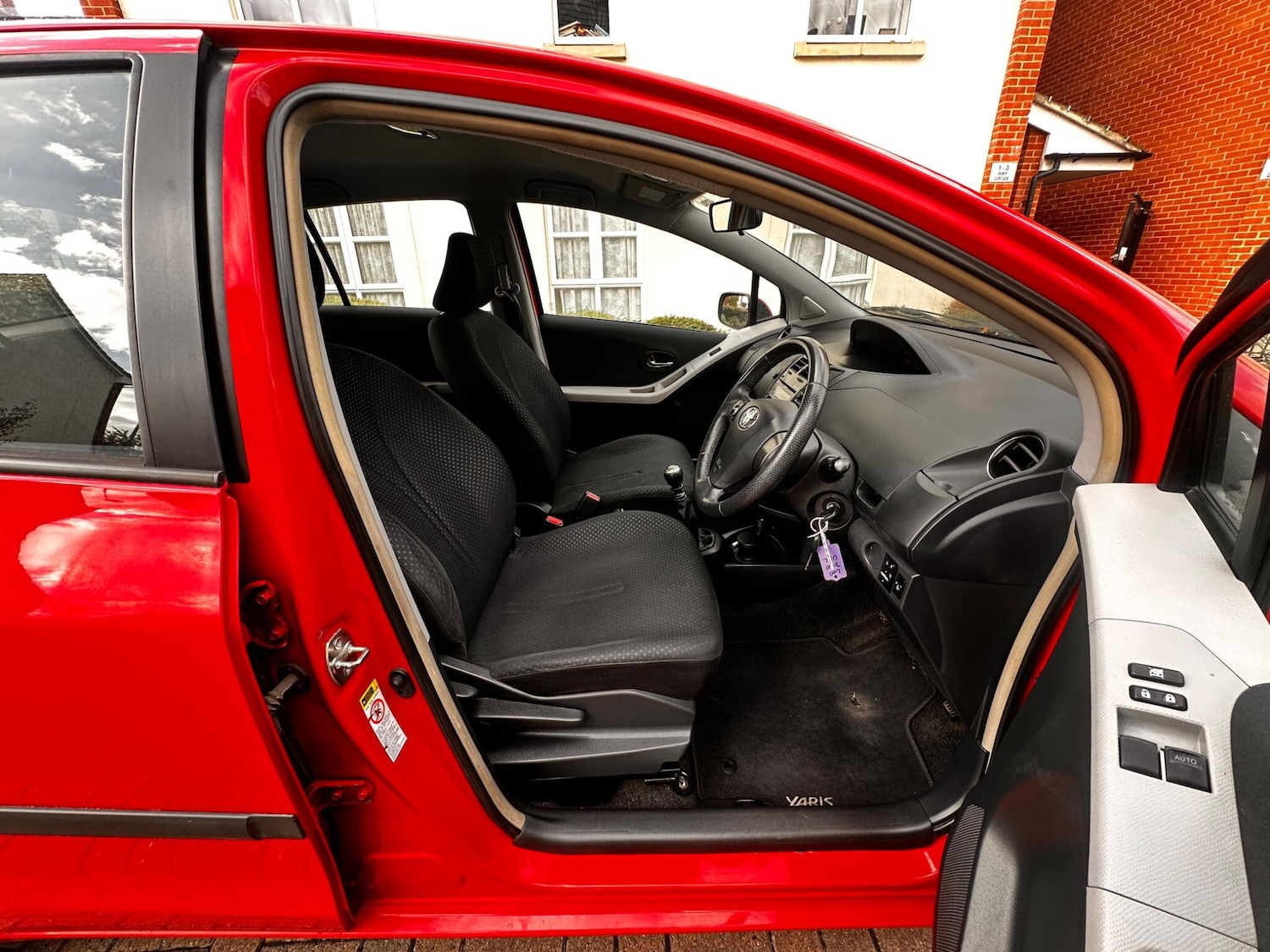 Used Toyota Yaris 2010 for sale - 75978800: Photo 36