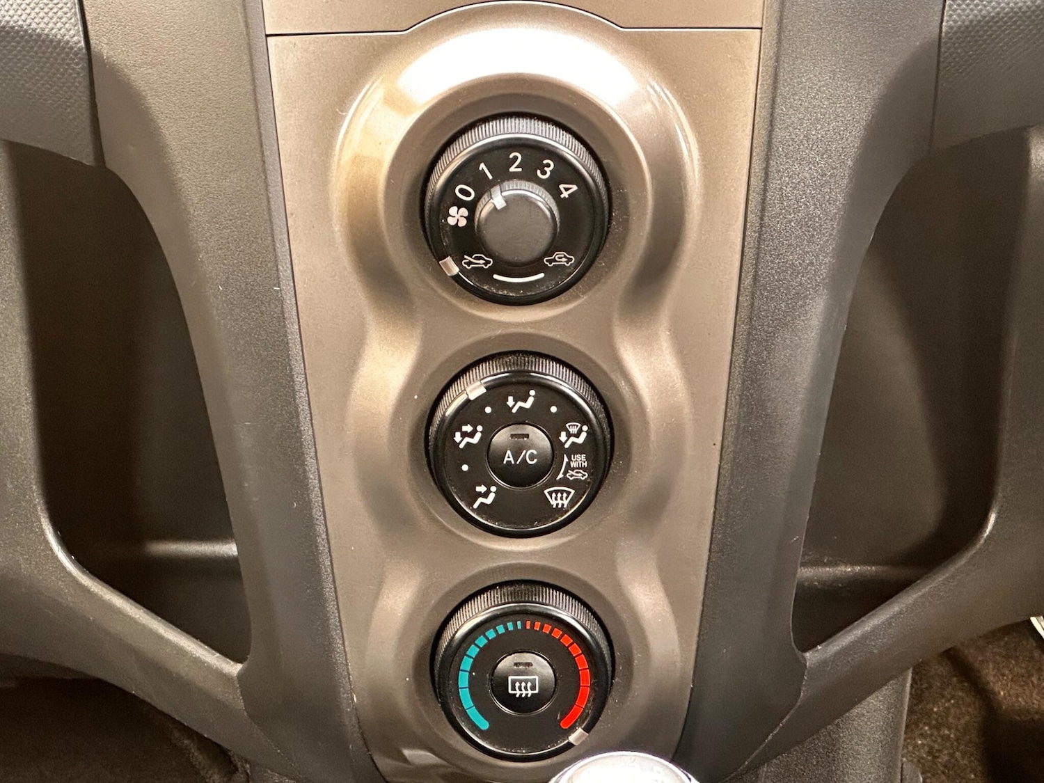 Used Toyota Yaris 2010 for sale - 75978800: Photo 44