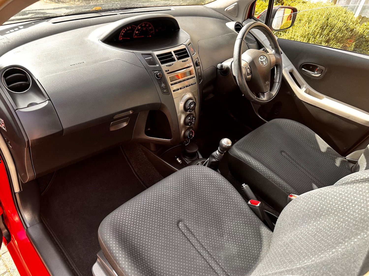 Used Toyota Yaris 2010 for sale - 75978800: Photo 80