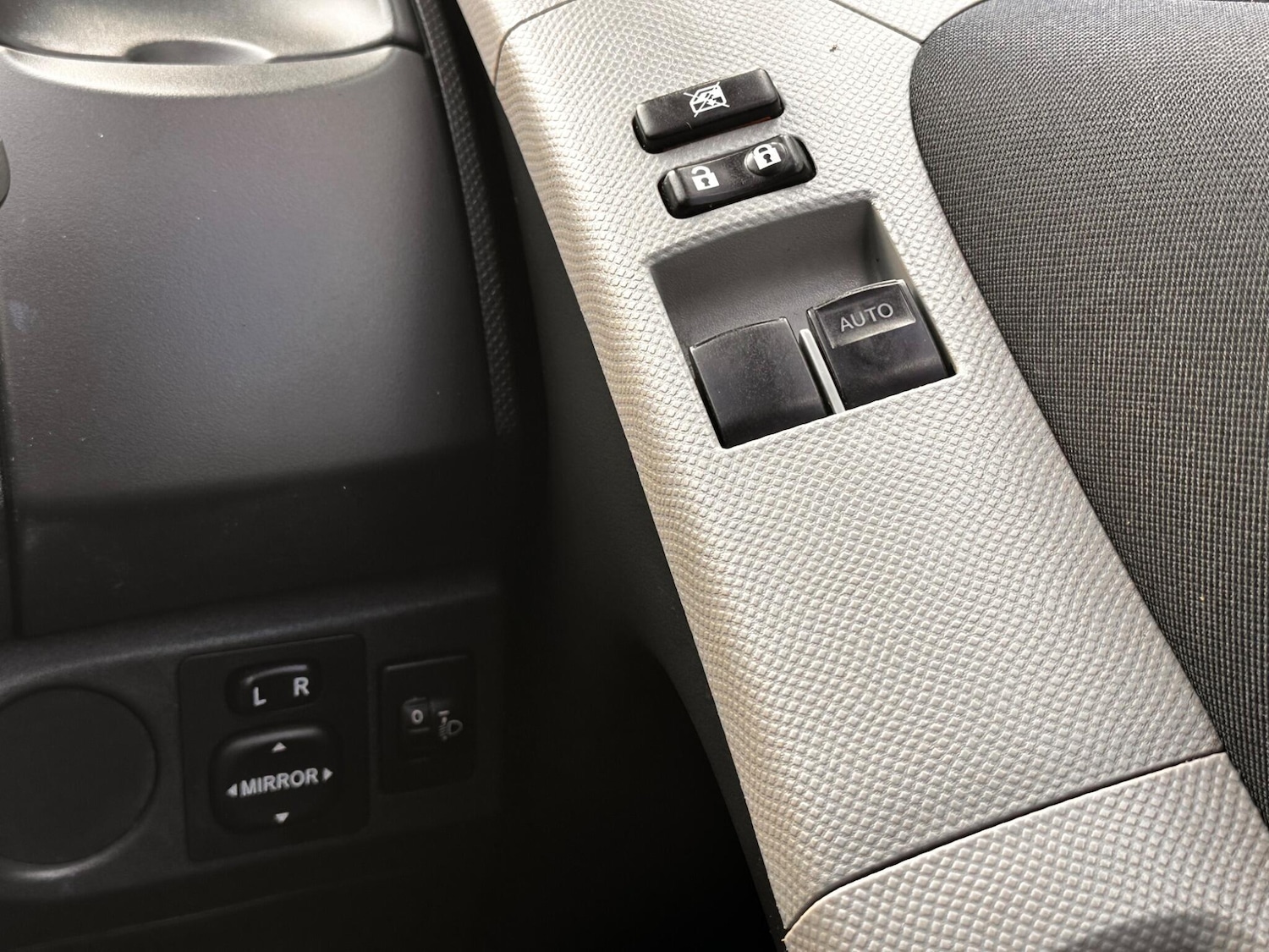 Used Toyota Yaris 2010 for sale - 75978800: Photo 84