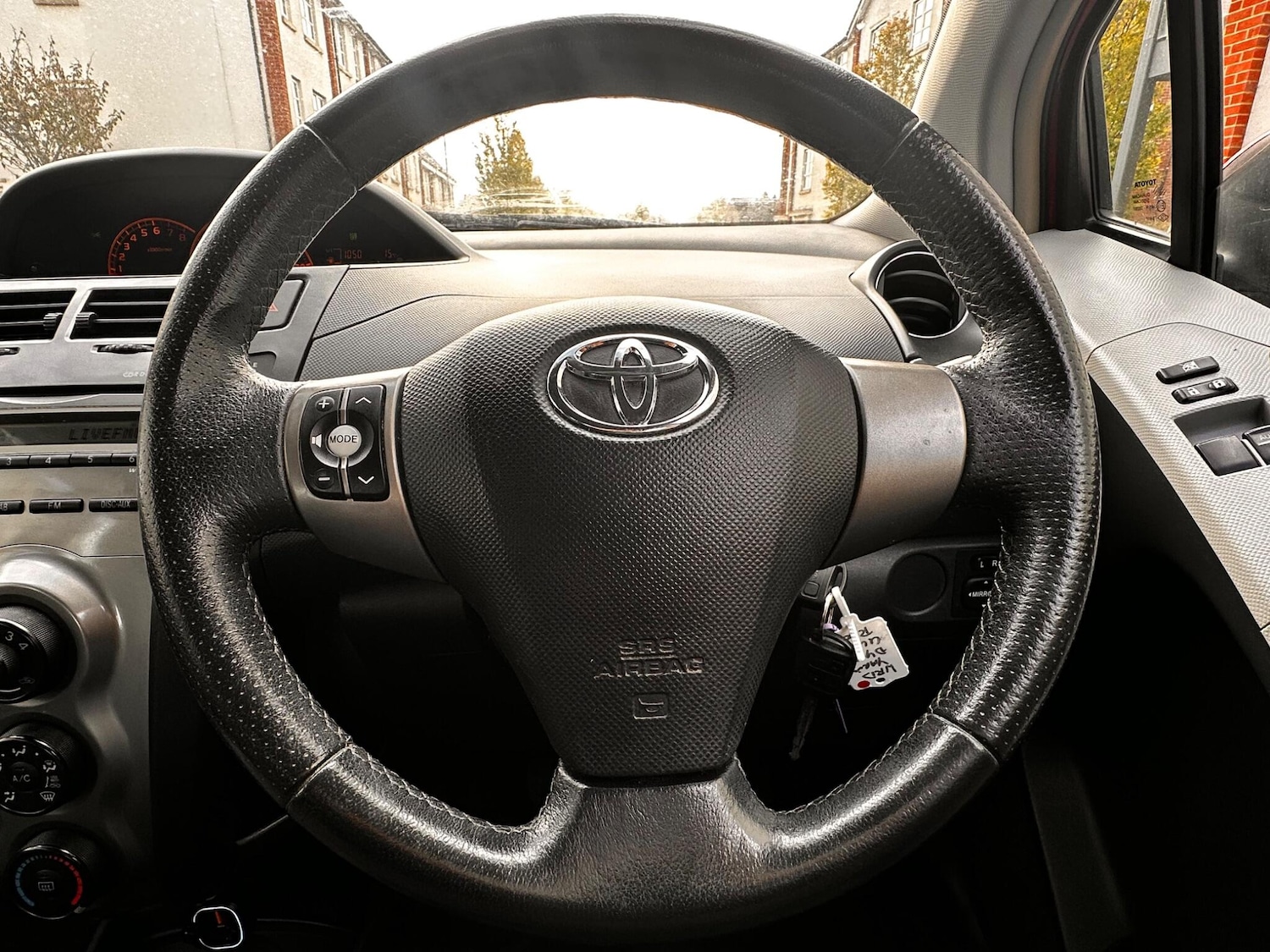 Used Toyota Yaris 2010 for sale - 75978800: Photo 85