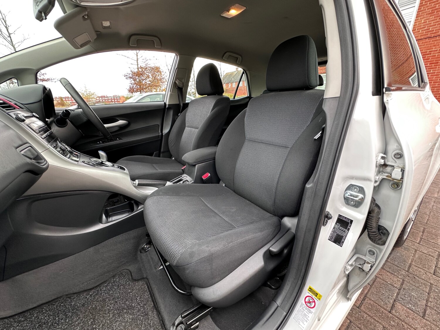 Used Toyota Auris 2011 for sale - 77335704: Photo 76