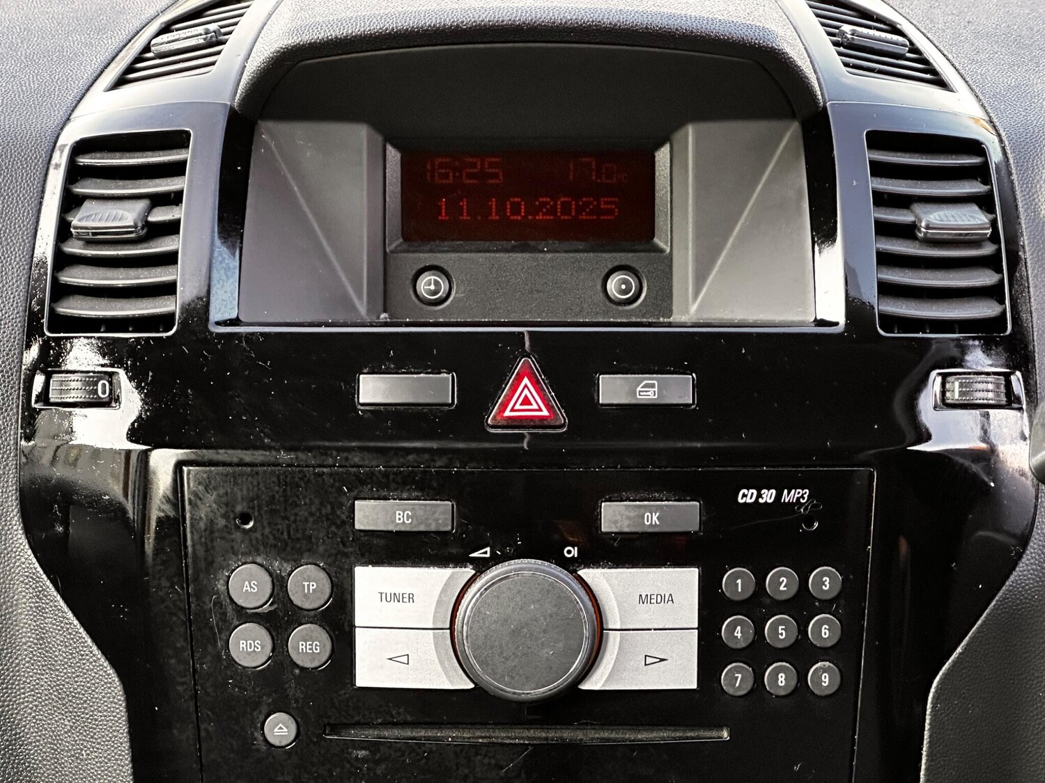 Used Vauxhall Zafira 2013 for sale - 76138376: Photo 89