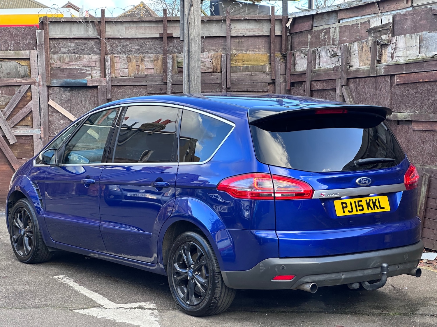 Used Ford S-Max 2015 for sale - 77335690: Photo 2