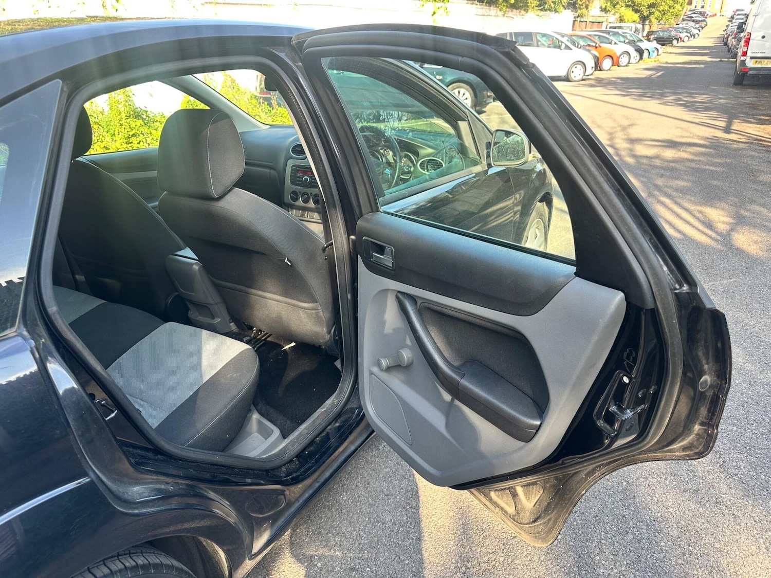 Used Ford Focus 2010 for sale - 76988020: Photo 26