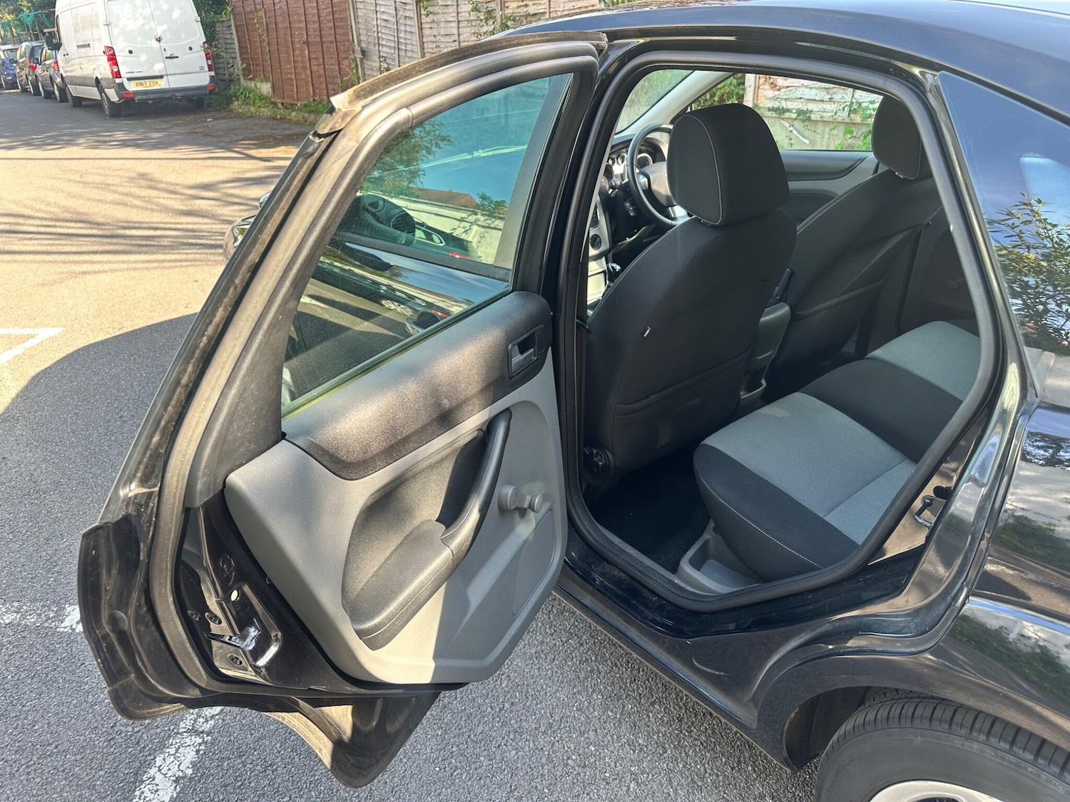 Used Ford Focus 2010 for sale - 76988020: Photo 34