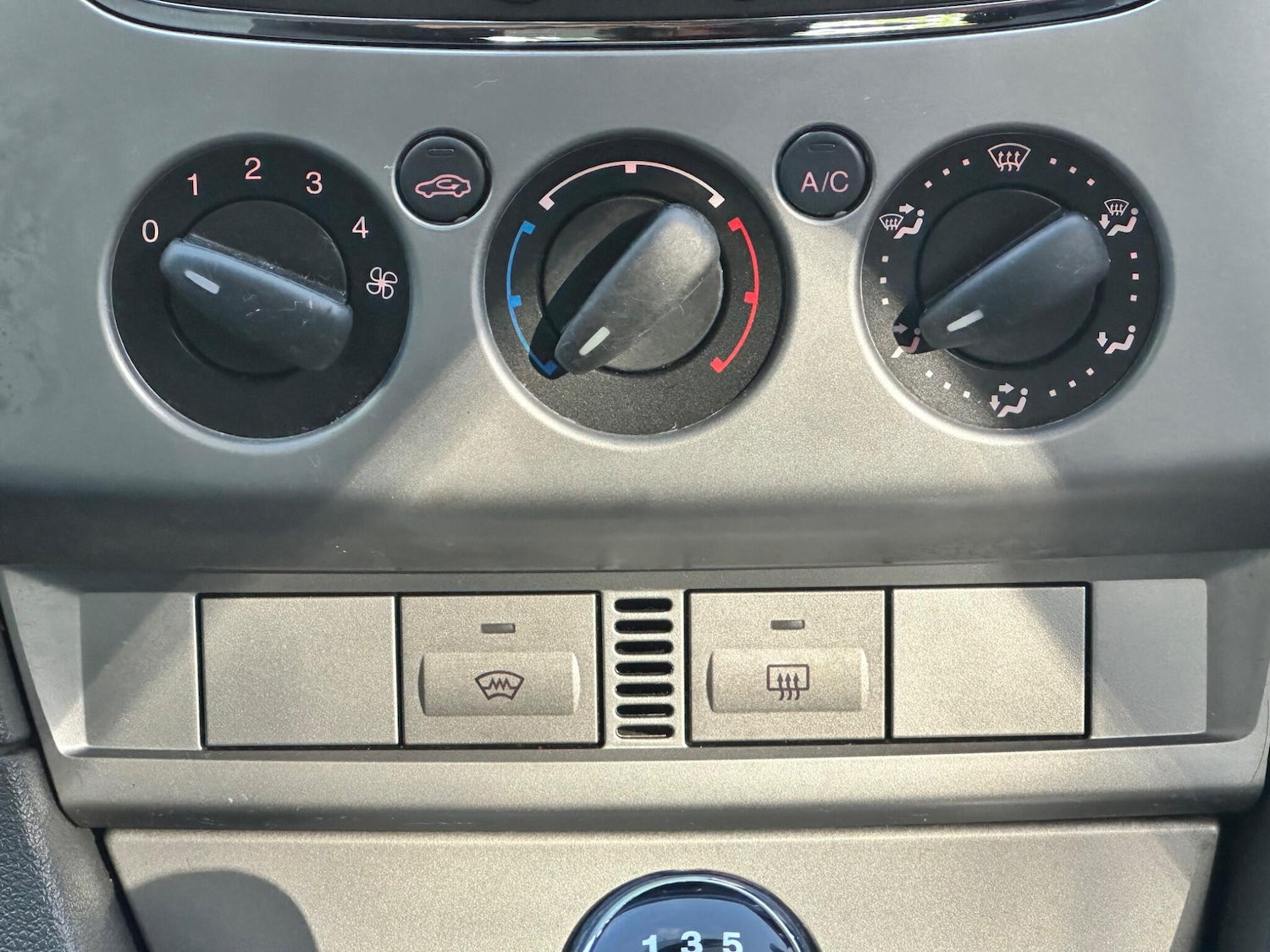 Used Ford Focus 2010 for sale - 76988020: Photo 43