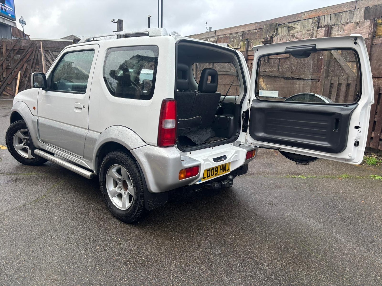 Used Suzuki Jimny 2009 for sale - 76989233: Photo 2