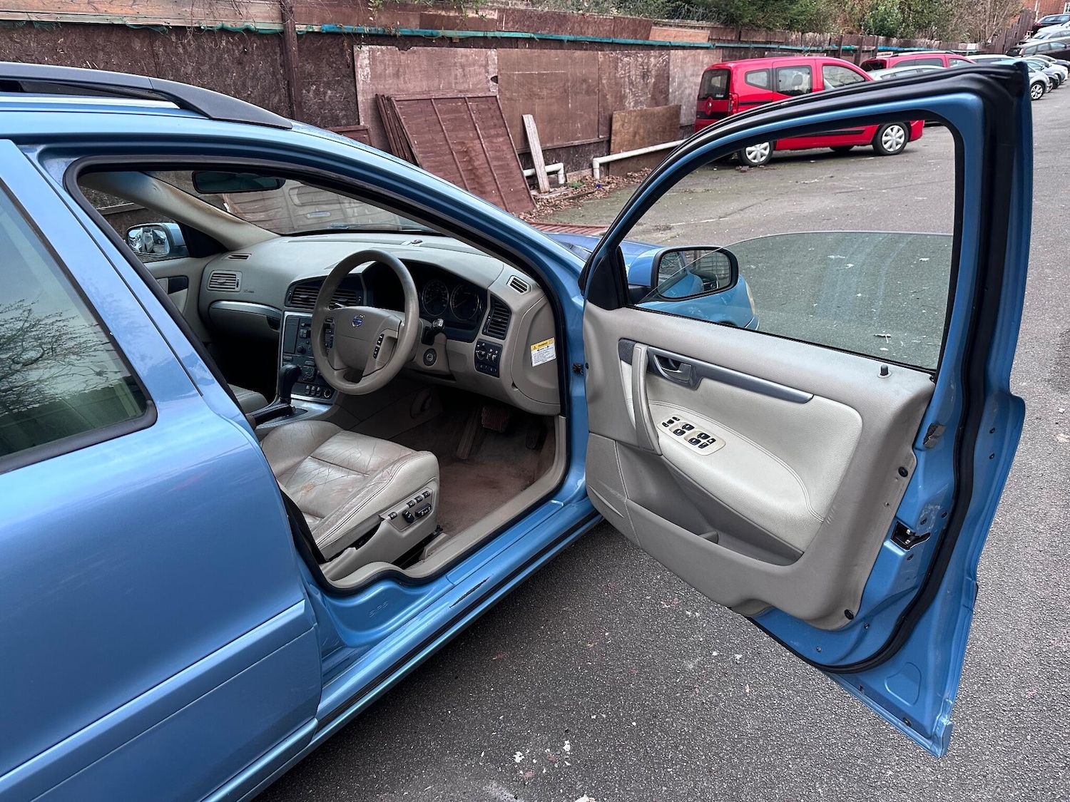 Used Volvo V70 2005 for sale - 77066379: Photo 23