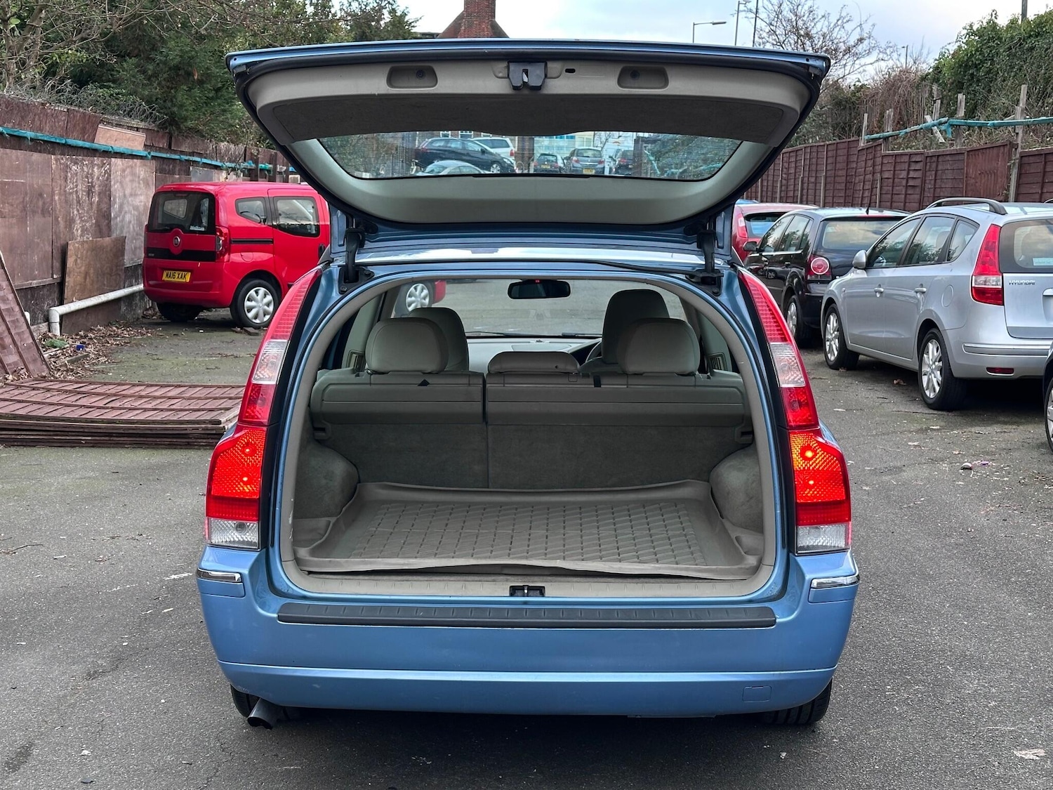 Used Volvo V70 2005 for sale - 77066379: Photo 25