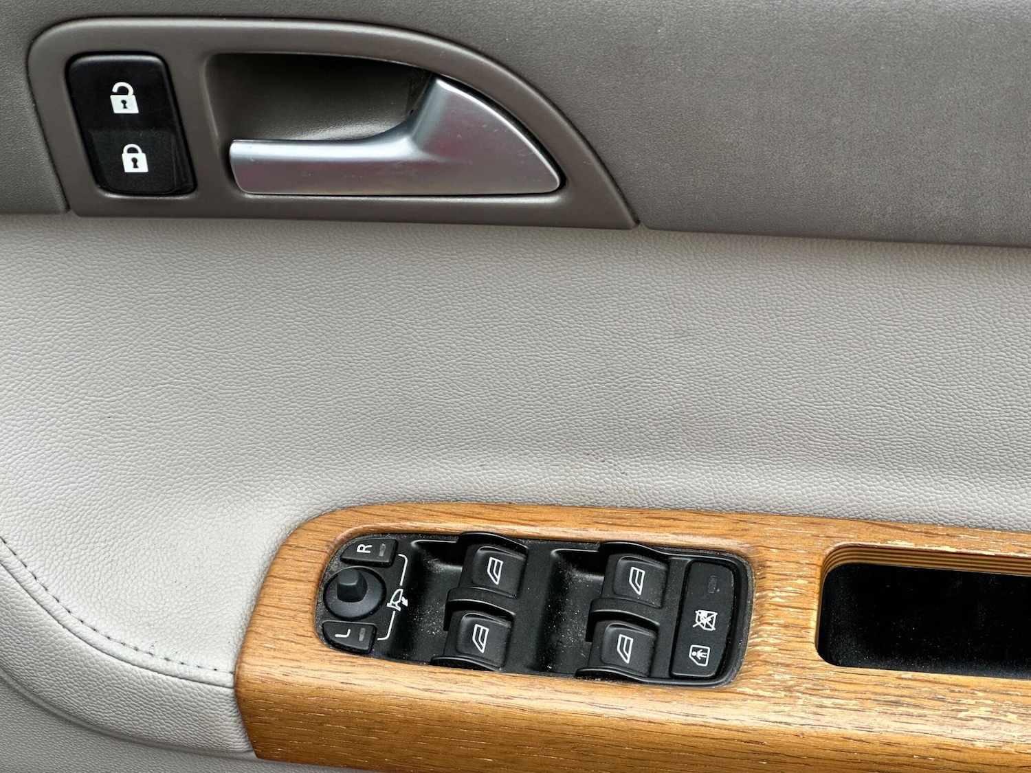 Used Volvo V50 2009 for sale - 77229655: Photo 60