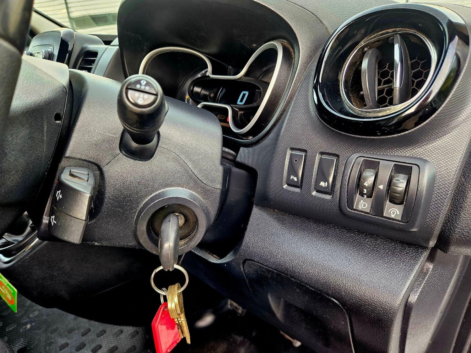 Used Vauxhall Vivaro 2015 for sale - 76387543: Photo 18