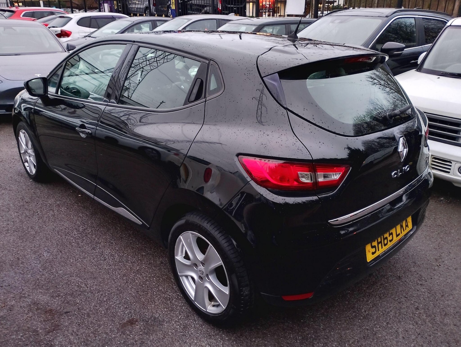 Used Renault Clio 2015 for sale - 76607317: Photo 2